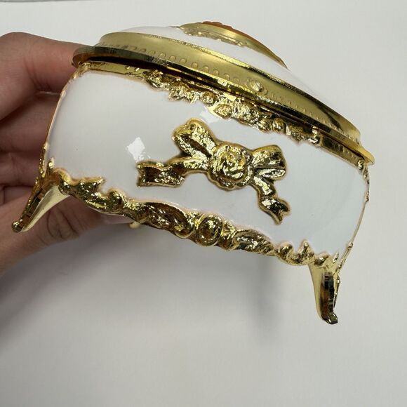 Disney Cameo Plate Mickey Minnie Heart Jewelry Box Music Box White & Gold W/ Box - Picture 5 of 17